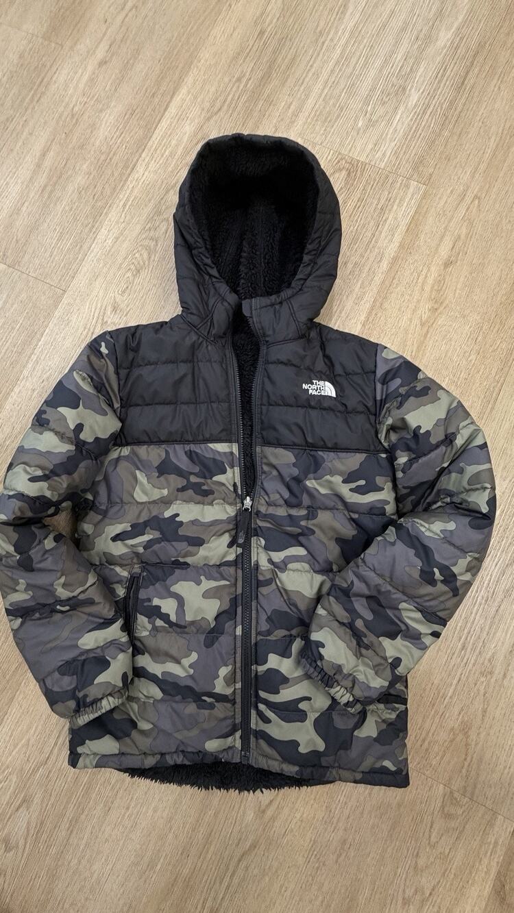 The North Face Puffer Jacket Boy’s L 14/16 Black Camo Reversible Hooded Coat